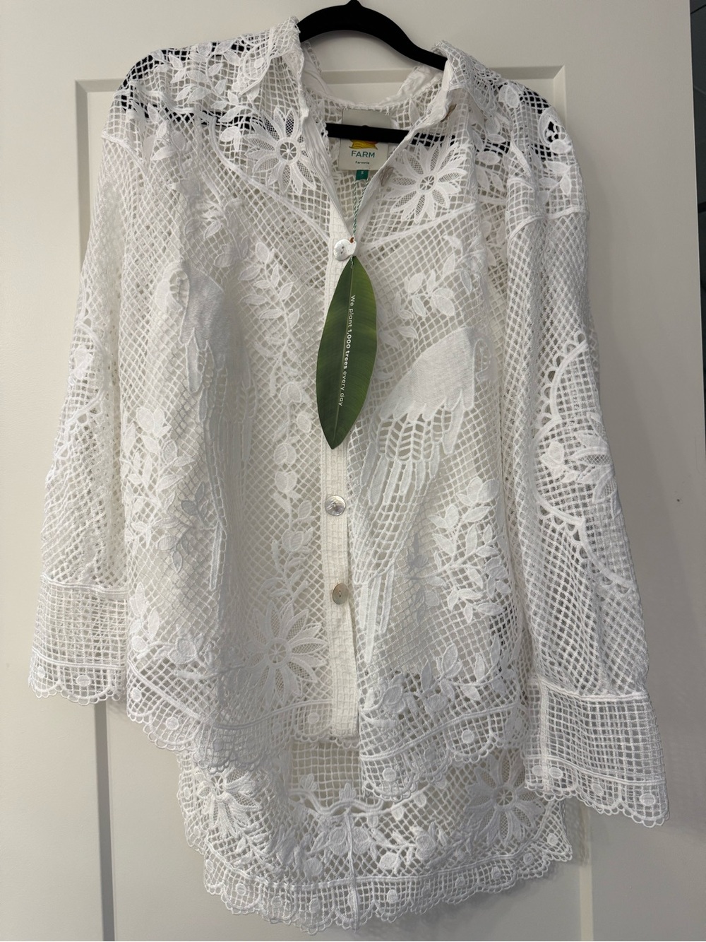 FARM RIO
Size small - Swan Lake Guipure Shirt - new with tags (MSRP $270)